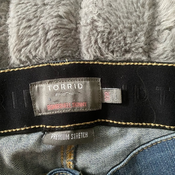 COPY - Torrid ripped skinny jeans - Picture 3 of 3